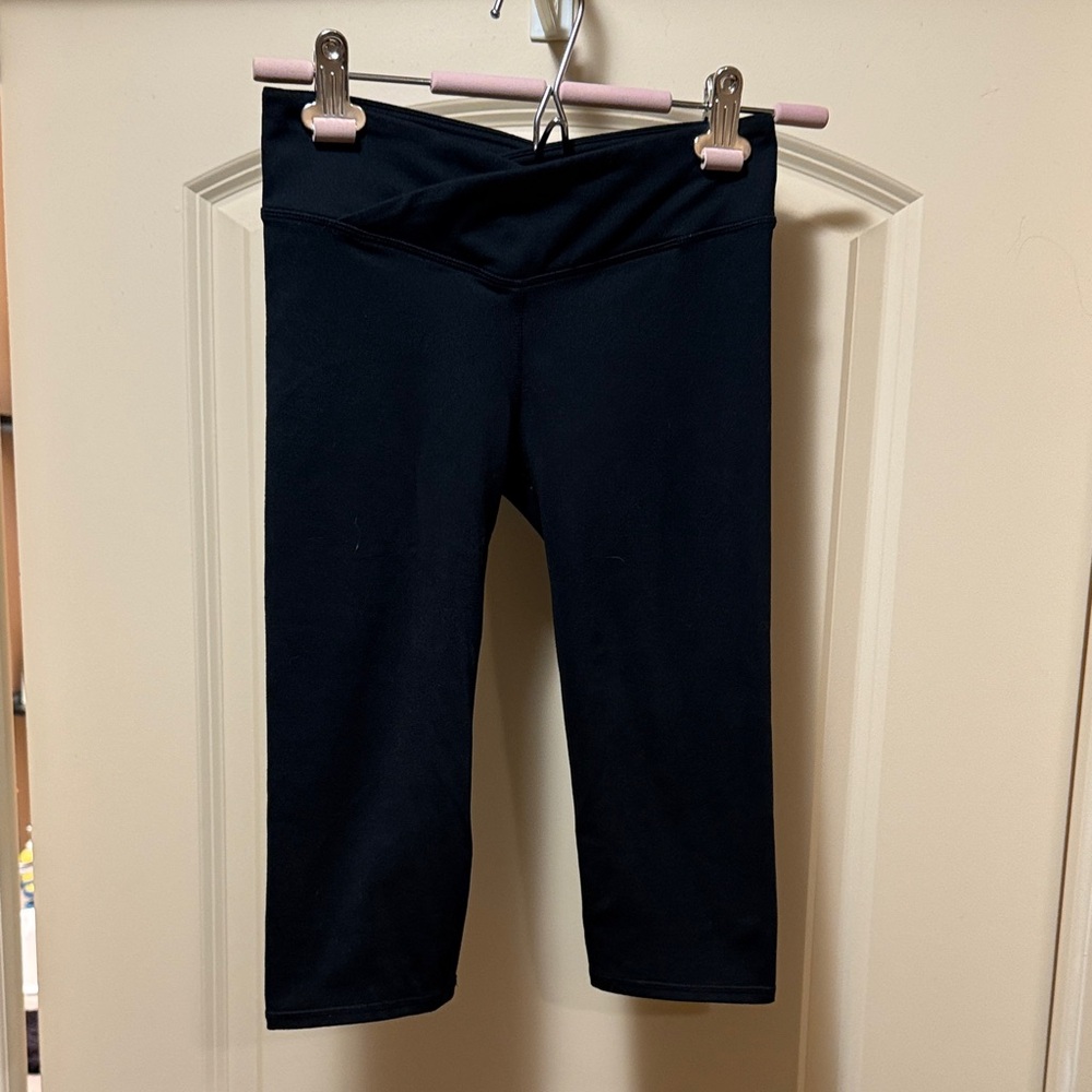 Fabletics Black Cropped Leggings